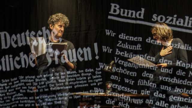 Am So 22.3. - Kollektiv Herzfeld (20.00) im Fraunhofertheater Dreieinhalb Wochen im Münchner Frühling Eine Reise in die Zeit der Räterepublik als dokumentarisches Theaterstück mit Live-Musik, Bild- und Videoprojektionen. Am 7. April 1919 wird die „Räterepublik Baiern“ in München ausgerufen!